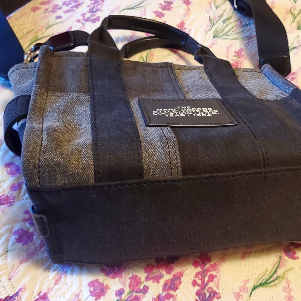 Small black denim tote with zipper